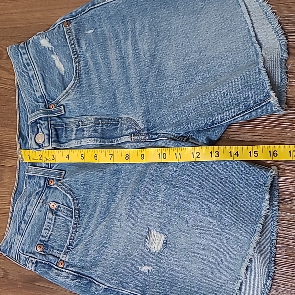 Levi's Women's Classic Blue Jean Shorts used good‎ condition. - Picture 5 of 15